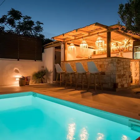 ホテル Riviere Paros ナウサ