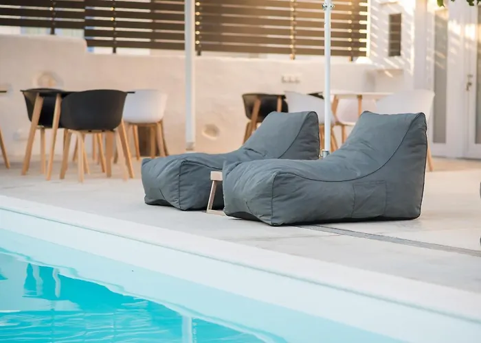 Rivière Paros Hotel *